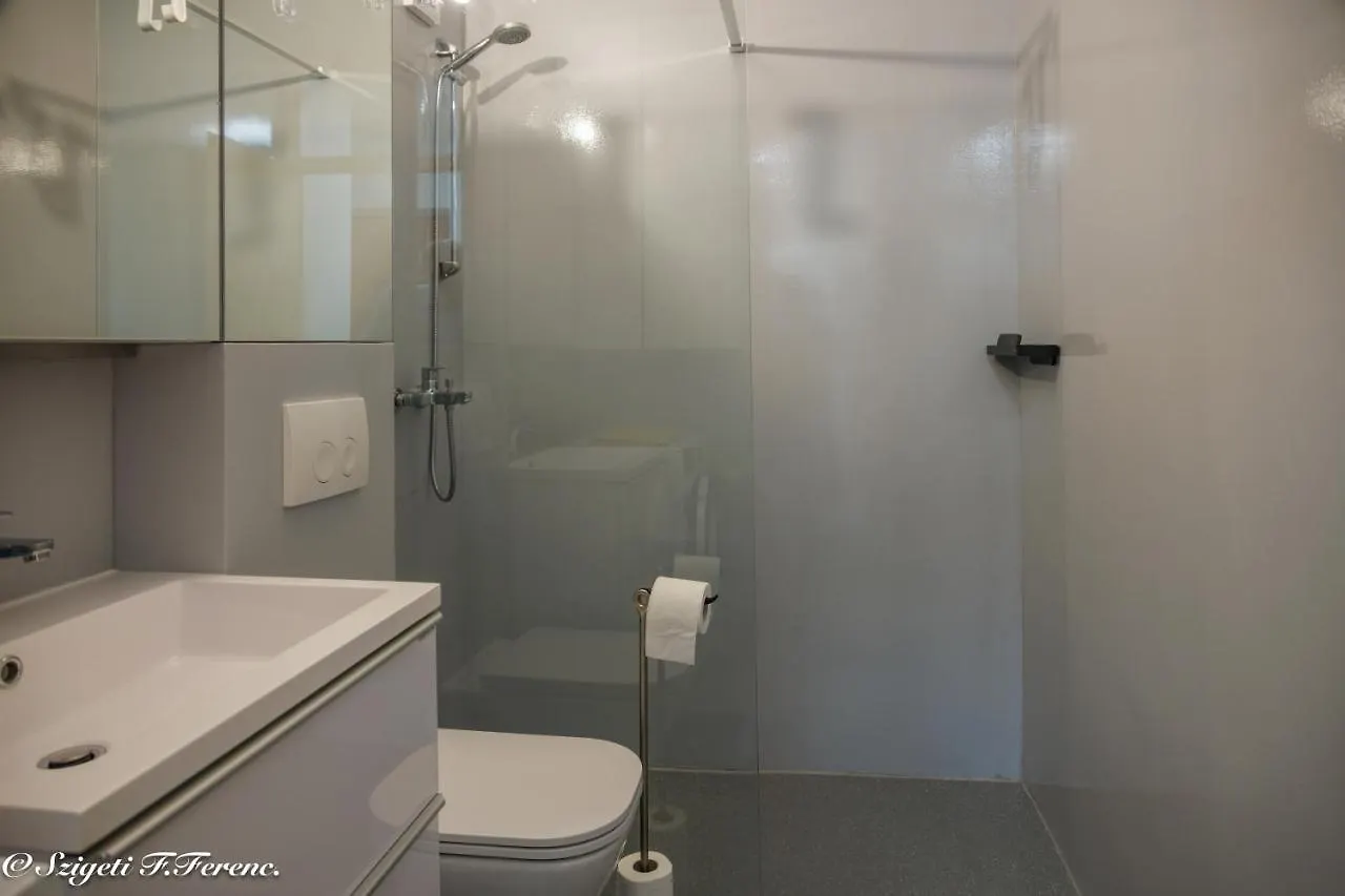 Captivating 1-Bed Apartment In Rijeka With Parking 0*,